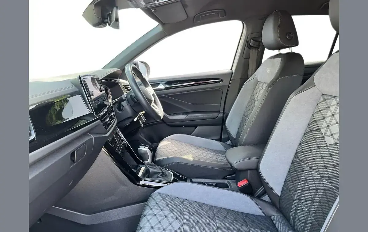 Używany VW T-Roc R-line 150 KM (110 kW) 2024 Szary SUV