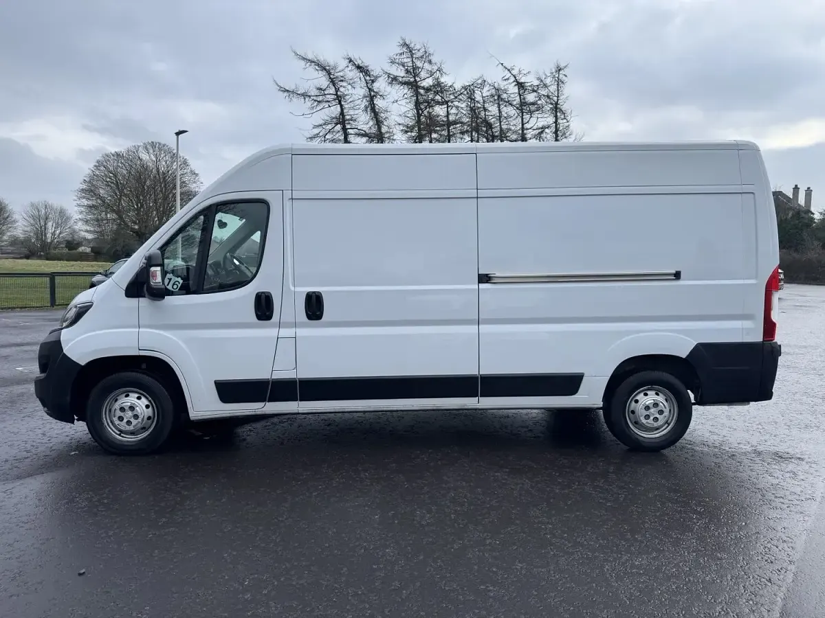Używany Peugeot Boxer Premium 140 KM (102 kW) 2023 Biały Van