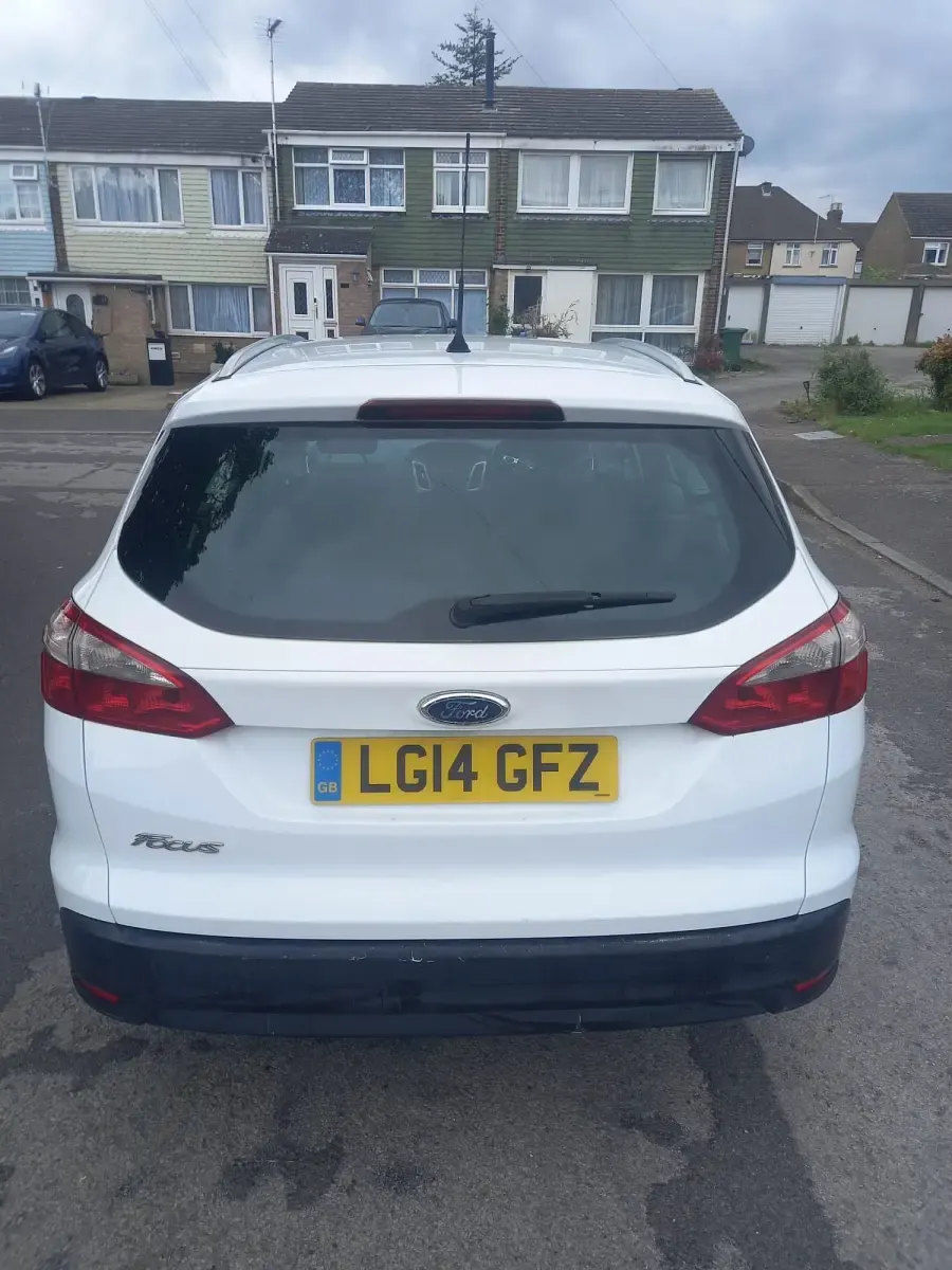 Gebraucht Ford Focus Zetec 115 PS (84 kW) 2014 Weiß Kombi