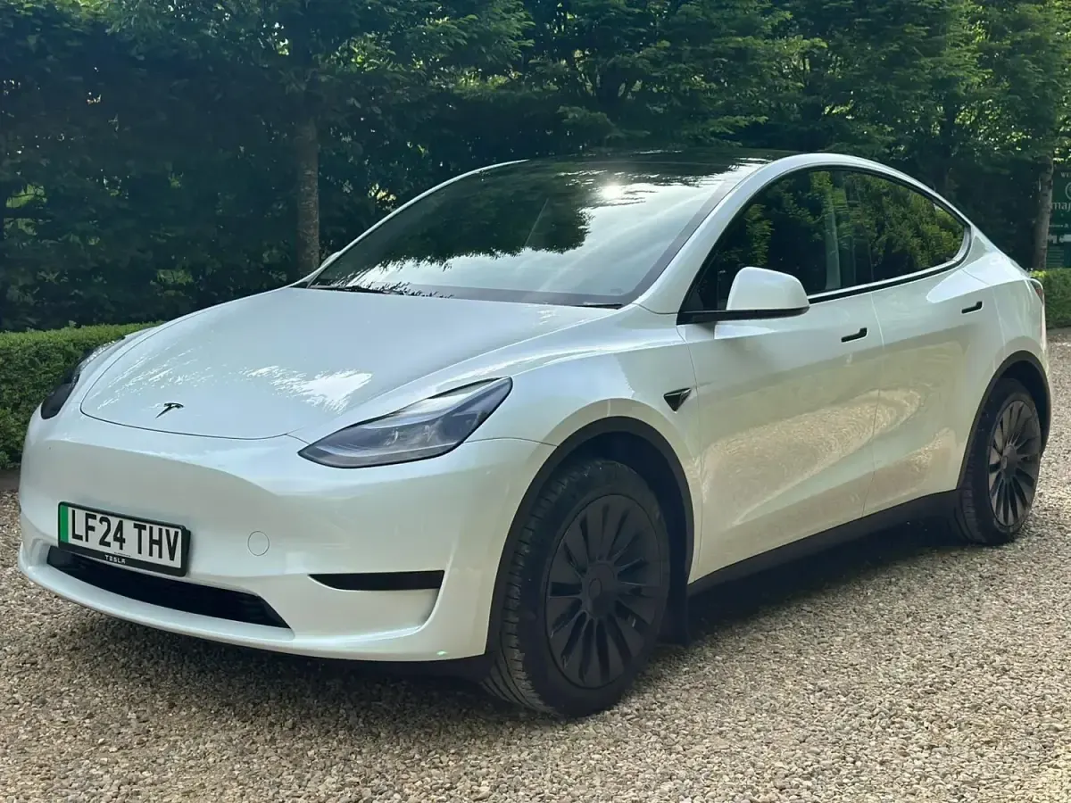 Begagnad Tesla Model Y RWD 219 kW (299 HK) 2024 Vit SUV