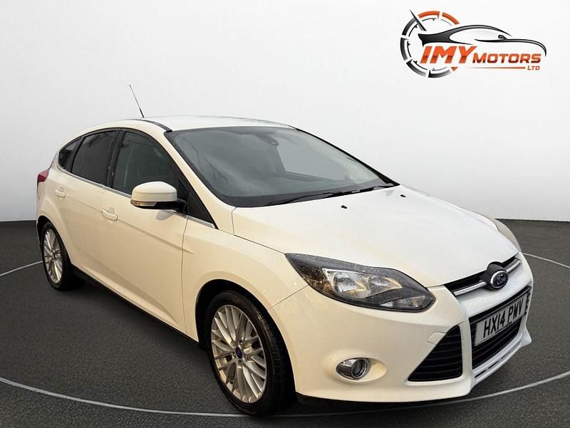 Used Ford Focus Zetec 125 HP (91 kW) 2014 White Hatchback