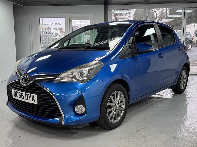Usado Toyota Yaris 99 HP (72 kW) 2017 Azul Citadino