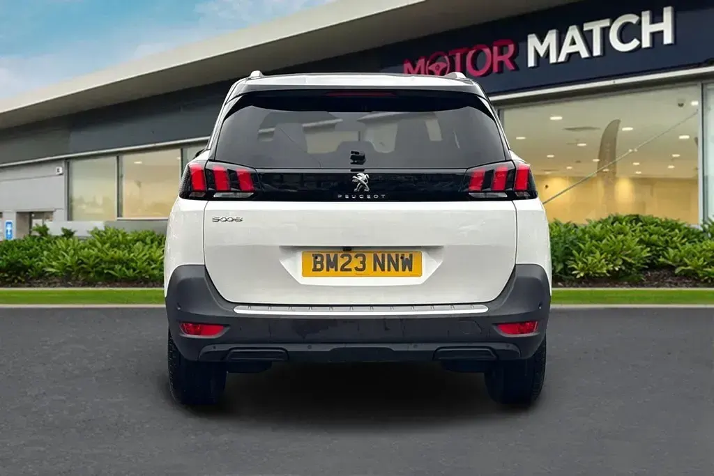 Second-hand Peugeot 5008 Active+ 130 CP (95 kW) 2023 Alb SUV