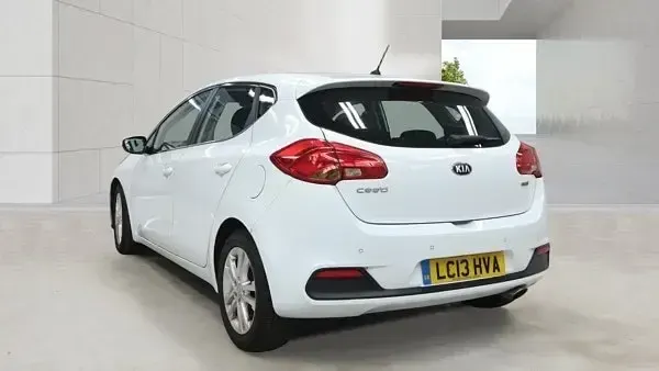 Used Kia Ceed 2013 White Hatchback