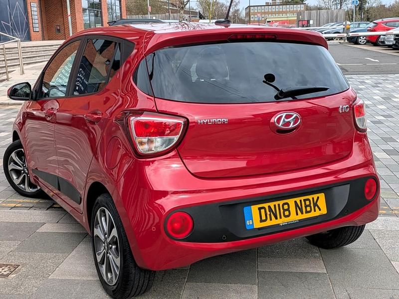 Used Hyundai i10 SE 2018 Red Hatchback