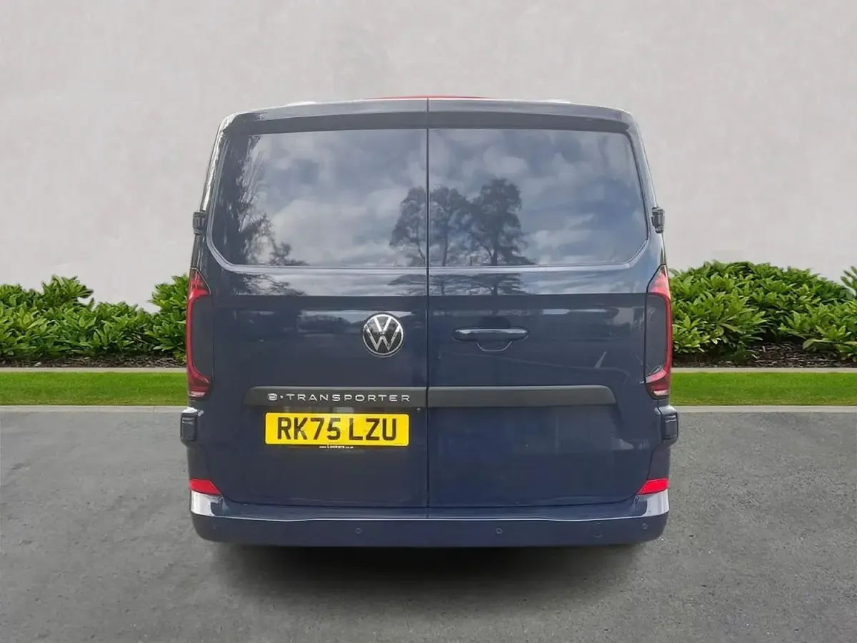 Nouă VW Transporter Pro 100 kW (136 CP) 2025 Albastru Van