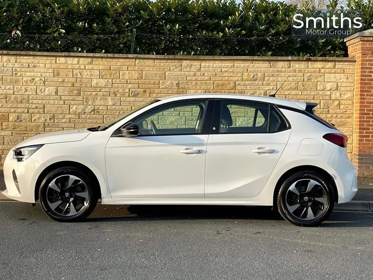 Used Vauxhall Corsa-e 98 kW (134 HP) 2022 White Hatchback