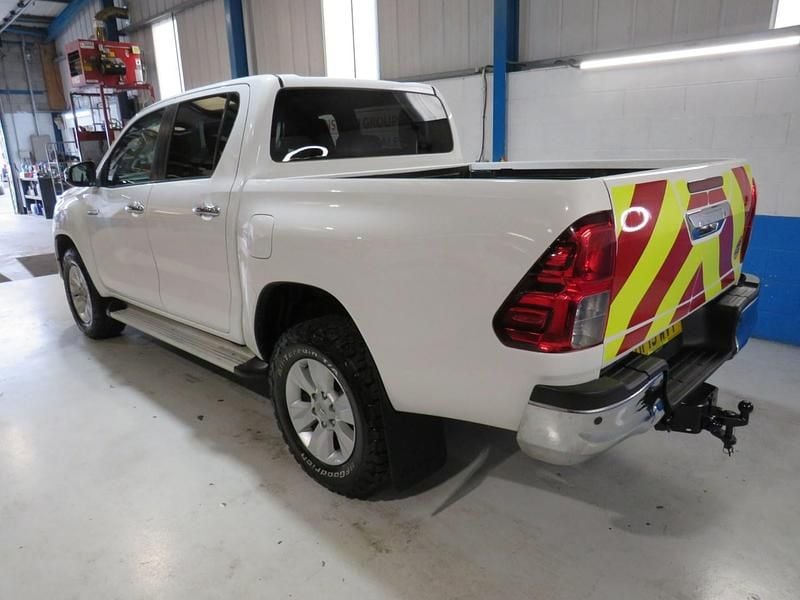 Used Toyota HiLux 147 HP (108 kW) 2019 White Pickup