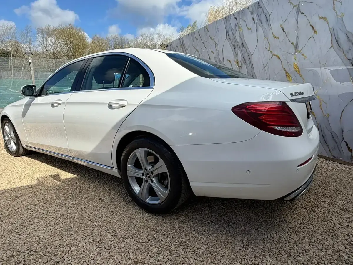 Used Mercedes E220 SE 2017 White Sedan
