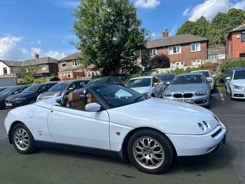 White Used 1998 Alfa Romeo Spider Cabriolet | £3,500 - Image 1/2