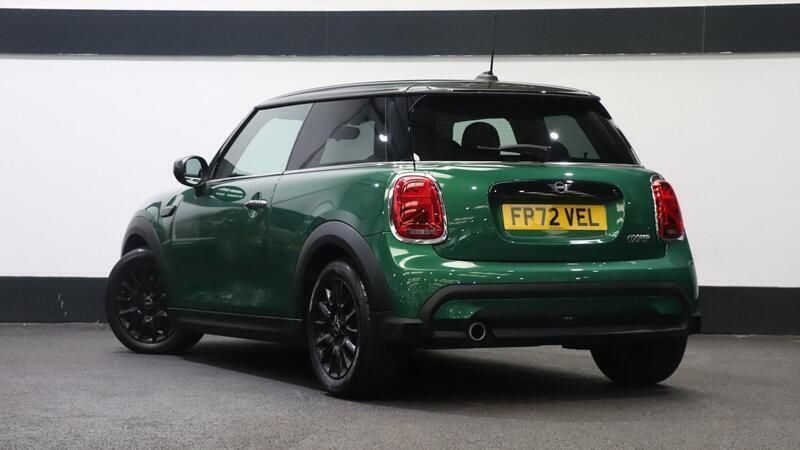 Begagnad Mini Cooper Classic 134 HK (98 kW) 2022 Grön Halvkombi