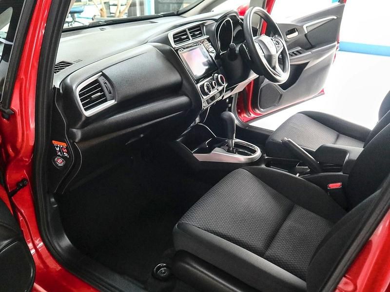 Used Honda Jazz SE 102 HP (75 kW) 2020 Milano red Hatchback