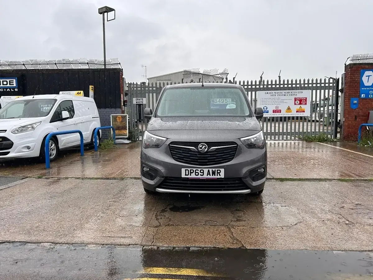 Used Vauxhall Combo Edition 100 HP (73 kW) 2020 Grey MPV