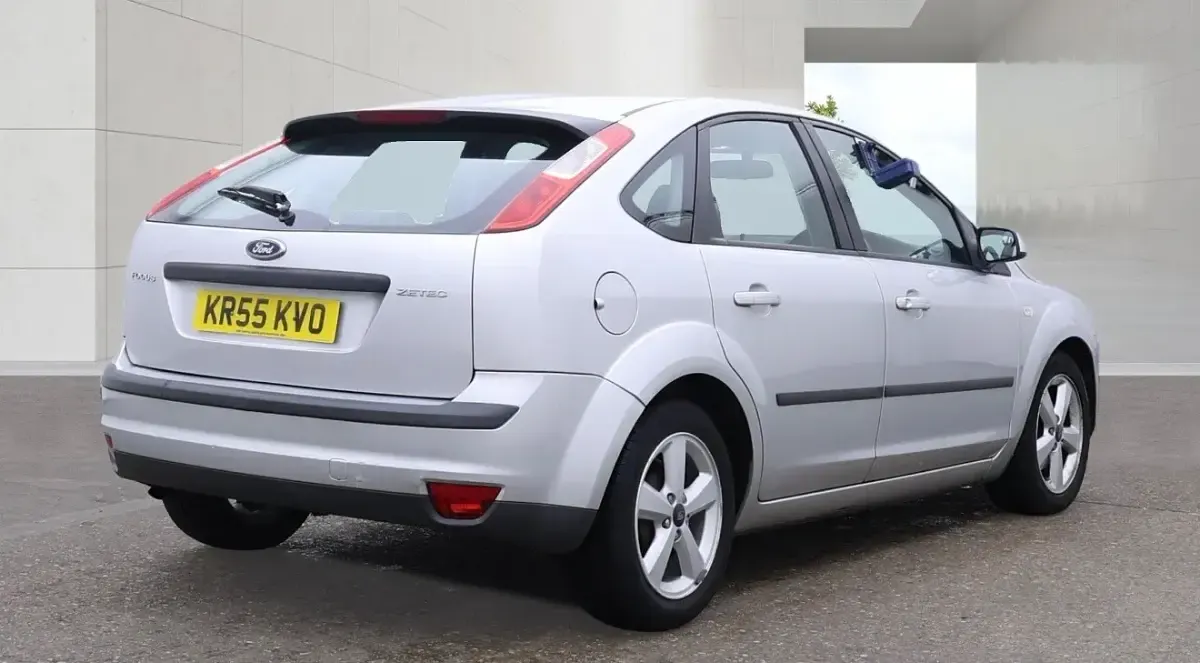 Used Ford Focus Zetec 100 HP (73 kW) 2006 Silver Hatchback