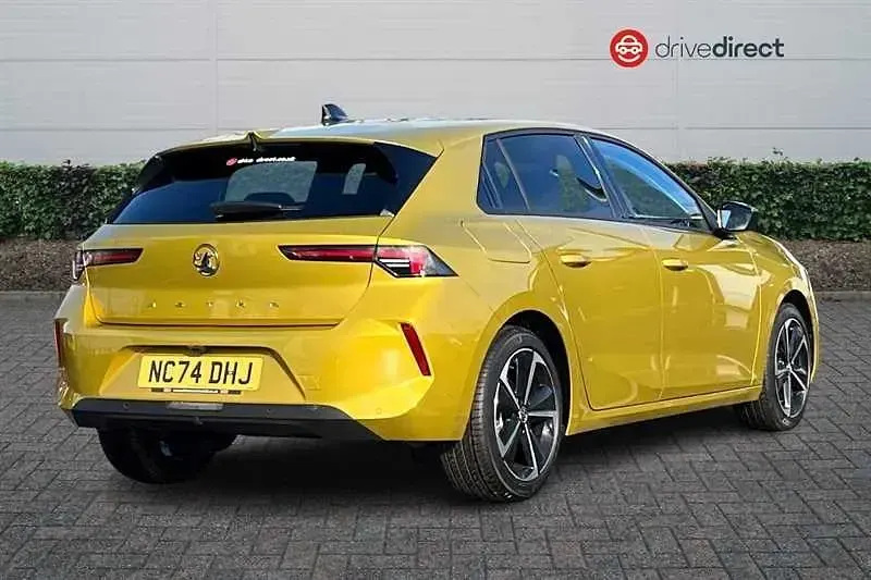 Begagnad Vauxhall Astra S 130 HK (95 kW) 2025 Gul Halvkombi