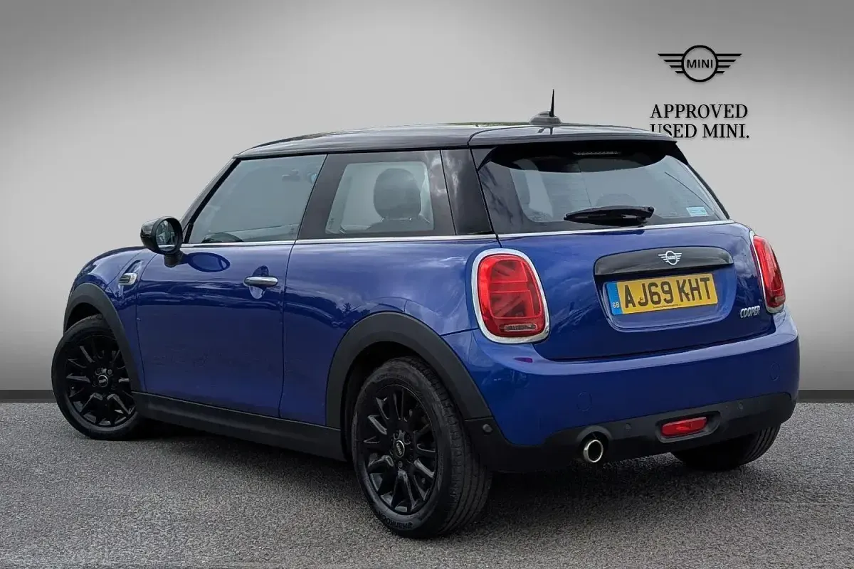 Usado Mini Cooper Classic 134 CV (98 kW) 2020 Azul Utilitario