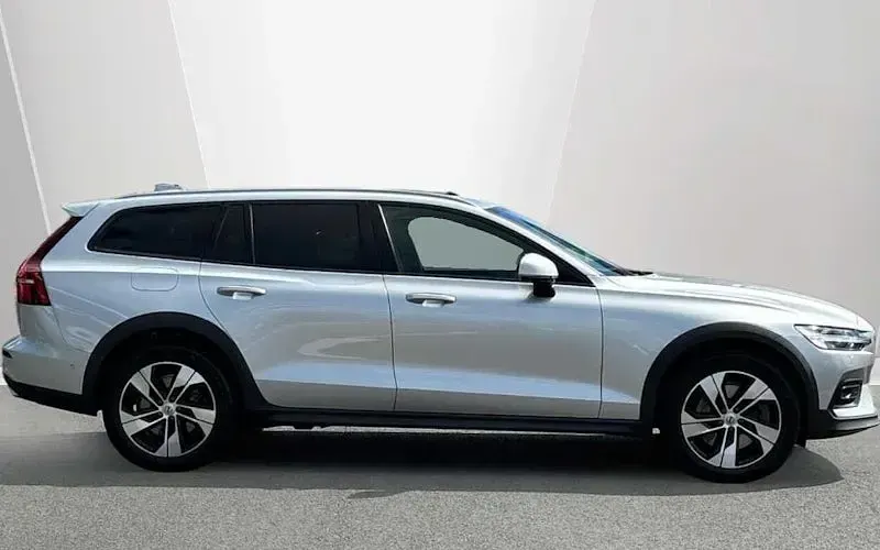 Used Volvo V60 CC 250 HP (183 kW) 2021 Estate