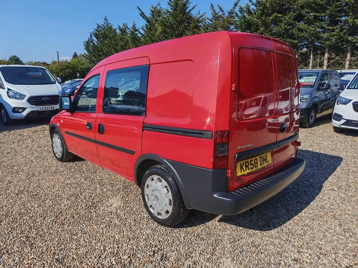 Used Vauxhall Combo 75 HP (55 kW) 2008 Red MPV