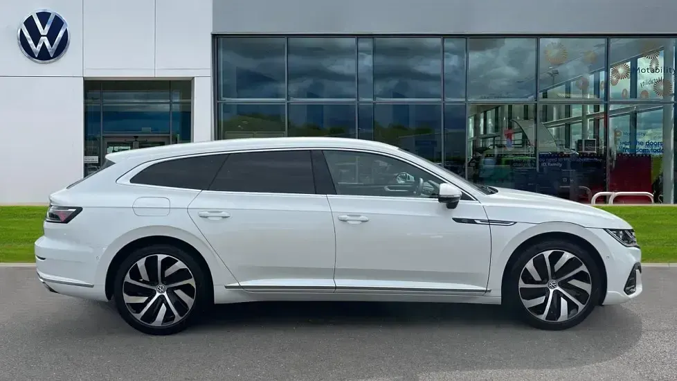 Used VW Arteon R-line 218 HP (160 kW) 2024 Oryx white motherofpearl effect Estate