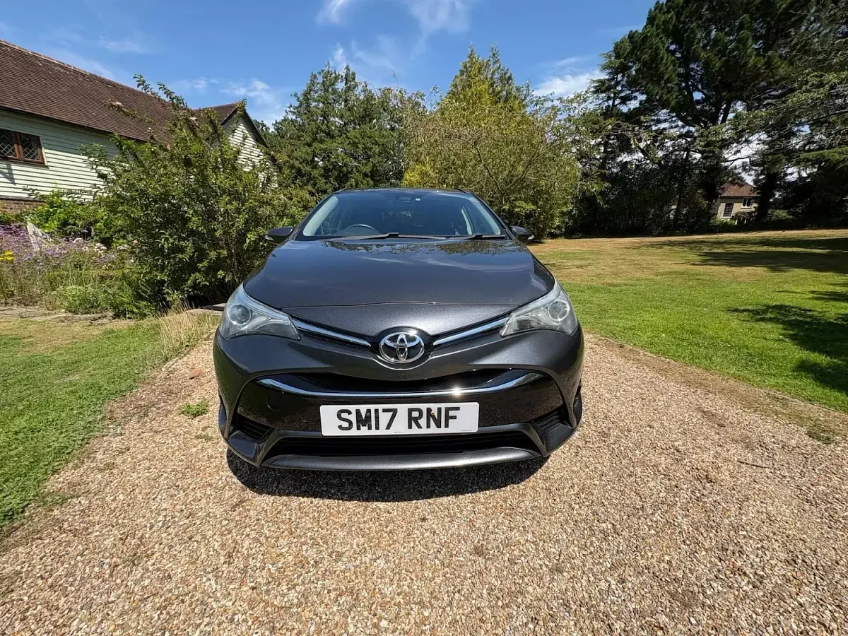 Used Toyota Avensis Business Edition 143 HP (105 kW) 2017 Grey Estate