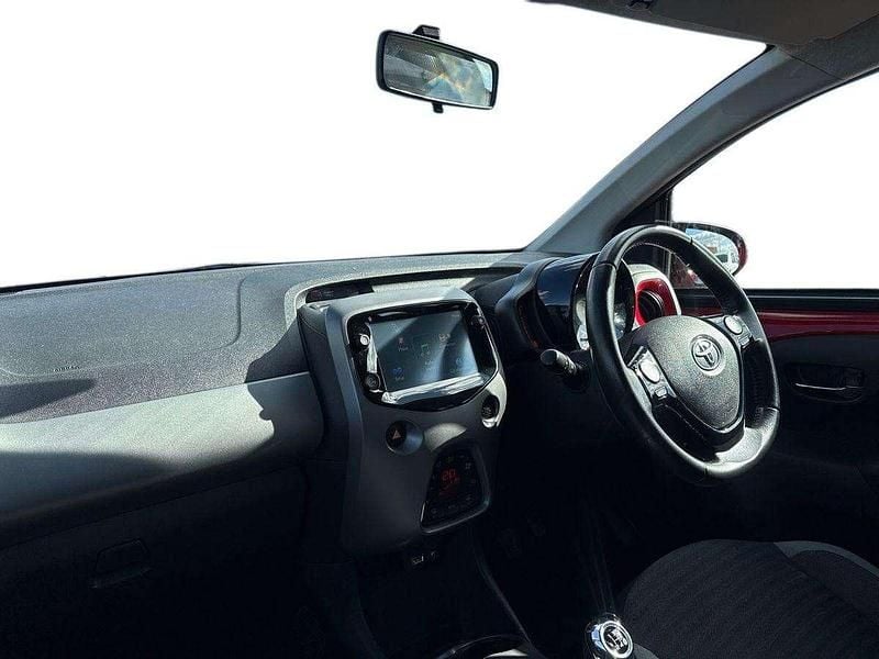 Used Toyota Aygo Trend 72 HP (52 kW) 2019 Red Hatchback
