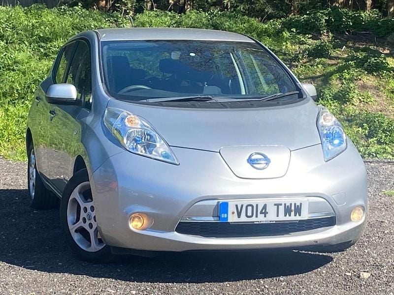 Begagnad Nissan Leaf Acenta 80 kW (109 HK) 2014 Silver Halvkombi