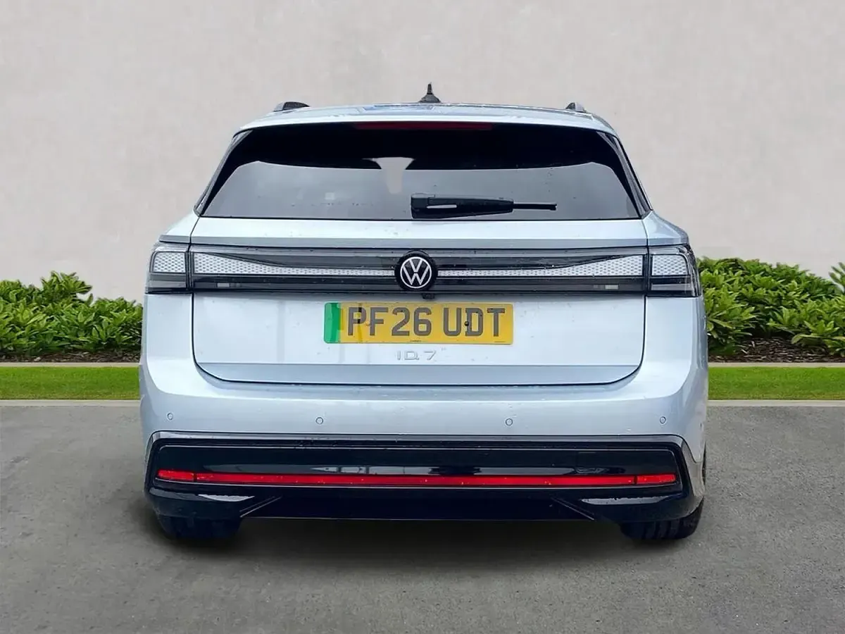 New VW ID.7 Pro 210 kW (286 HP) 2026 Silver Estate