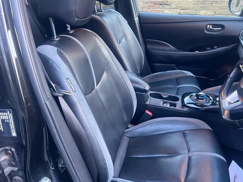 Second-hand Nissan Leaf Tekna 110 kW (150 CP) 2019 Negru Hatchback