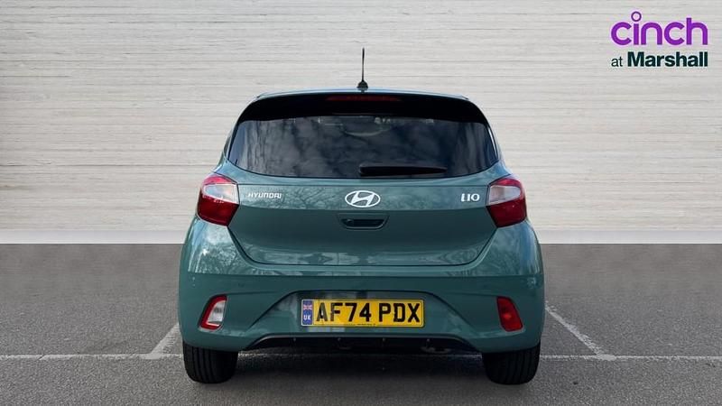 Used Hyundai i10 Premium 79 HP (58 kW) 2024 Green Hatchback