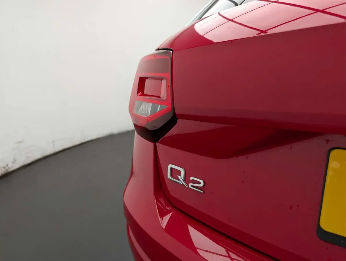 Używany Audi Q2 Sport 150 KM (110 kW) 2018 Czerwony SUV