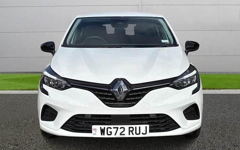 Used Renault Clio V Evolution 90 HP (66 kW) 2022 White Hatchback