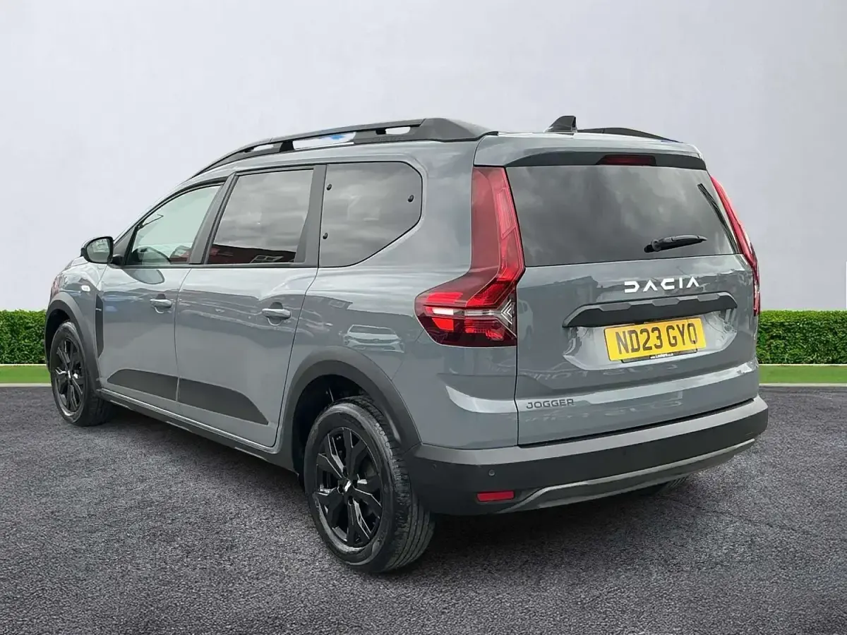 Used Dacia Jogger Extreme 110 HP (80 kW) 2023 Grey MPV