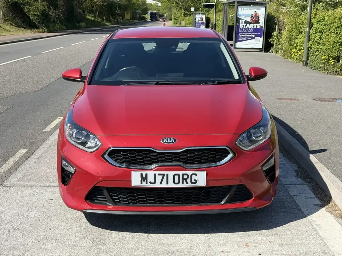 Usado Kia Ceed 134 HP (98 kW) 2022 Vermelho Citadino