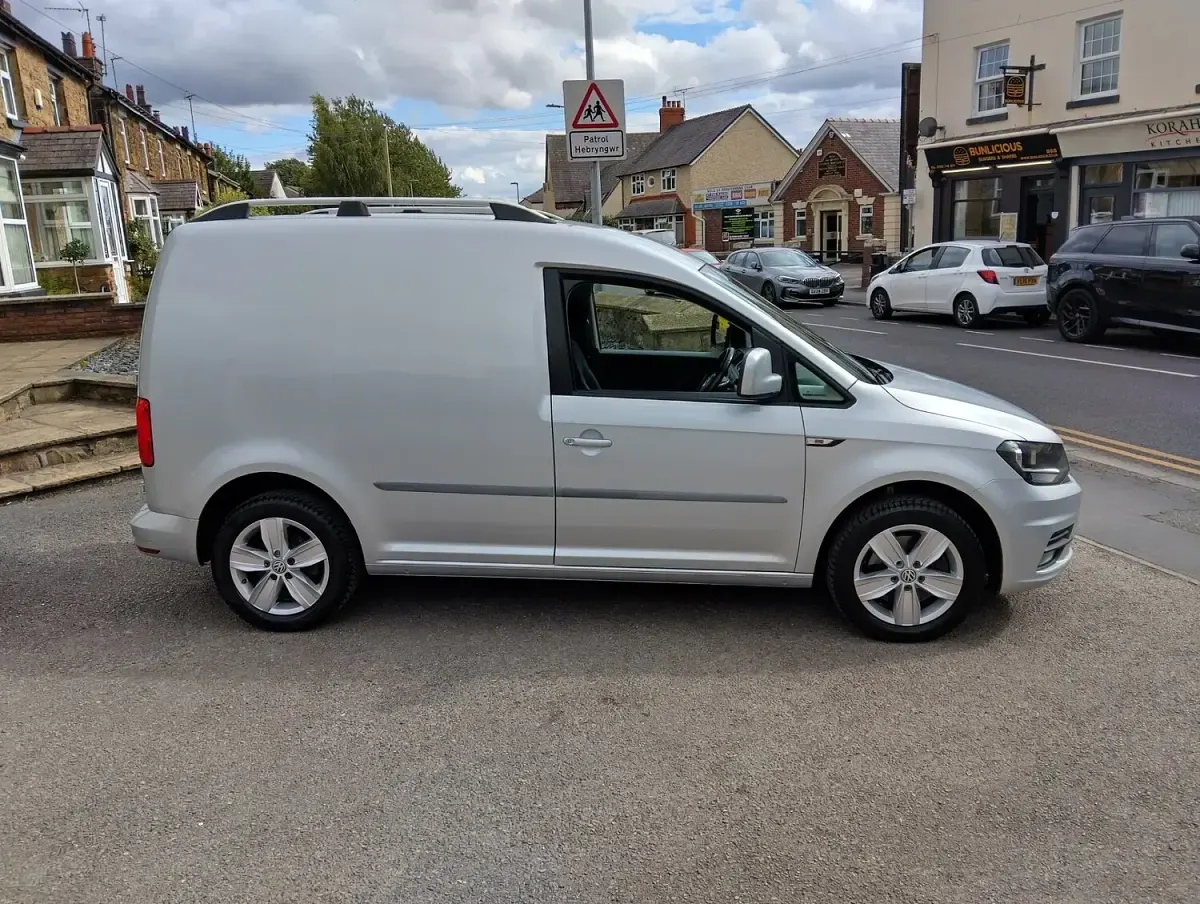 Used VW Caddy Highline 150 HP (110 kW) 2017 Silver MPV