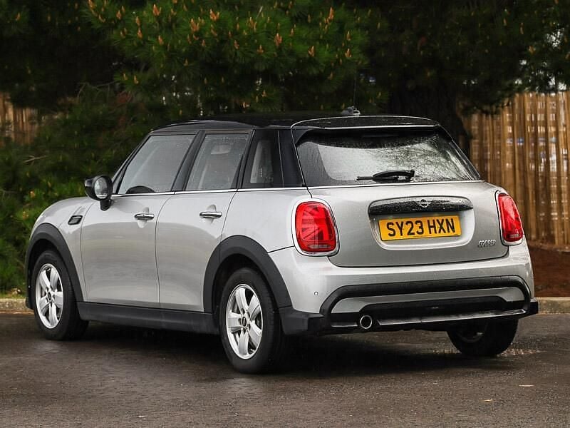 Używany Mini Cooper Classic 136 KM (100 kW) 2023 Srebrny Hatchback