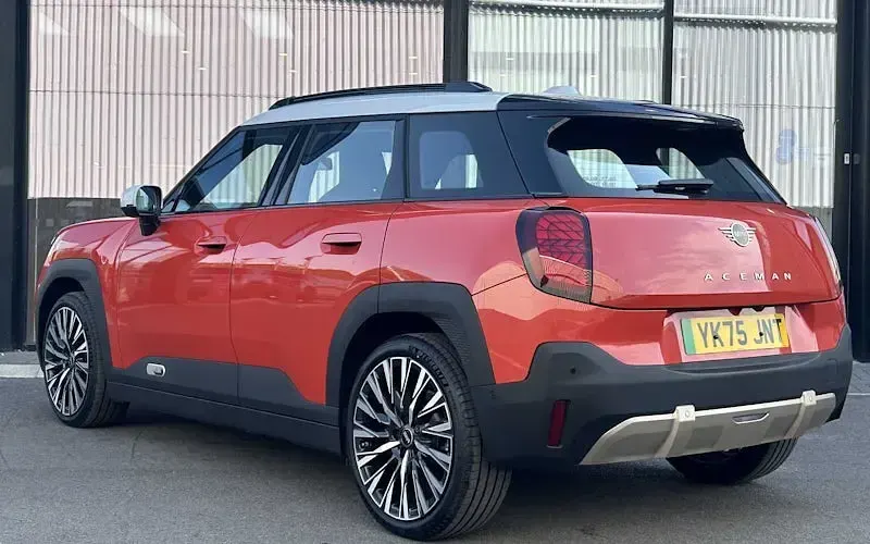New Mini Aceman Exclusive 135 kW (184 HP) 2026 Red SUV