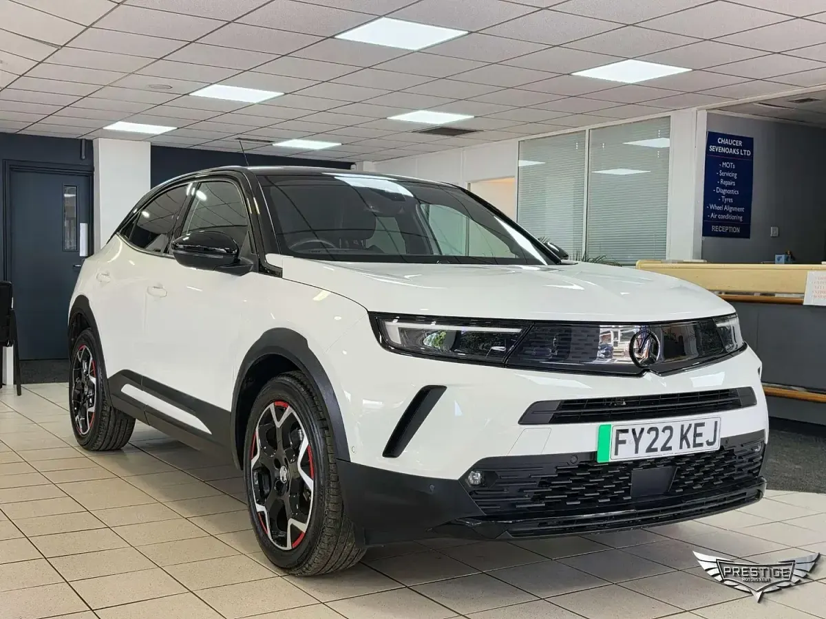 Used Vauxhall Mokka SRi 100 kW (136 HP) 2022 White SUV