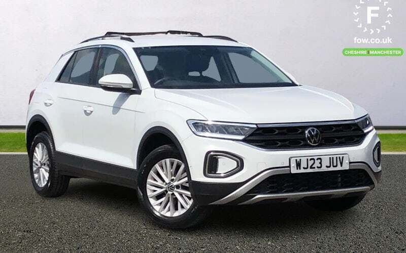 Used 2025 VW T-Roc Life SUV | £20,999 (Good price) - Image 1/4