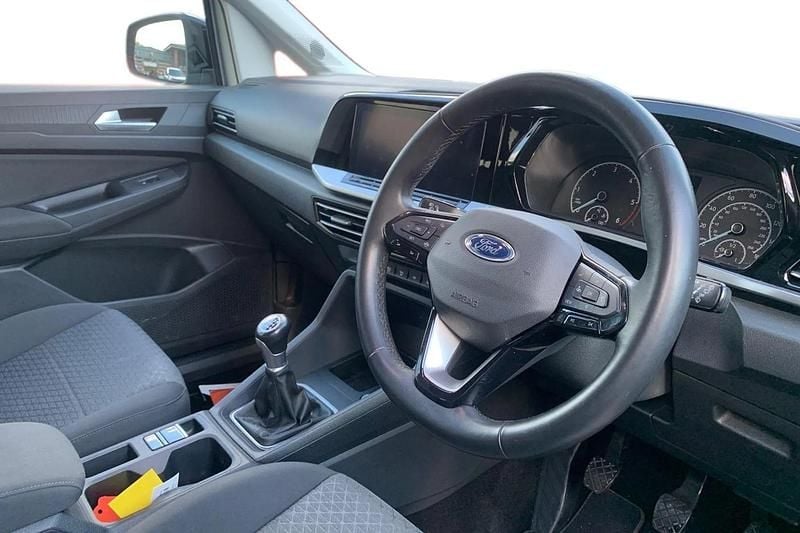 Used Ford Tourneo Connect Titanium 122 HP (89 kW) 2022 Silver MPV