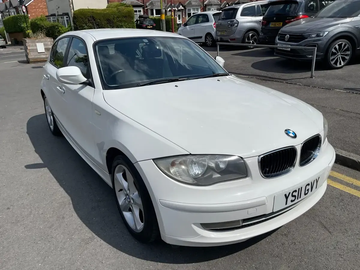 Used BMW 118 Sport Line 2011 White Hatchback