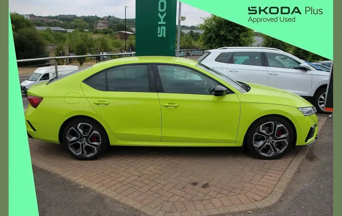 Used Skoda Octavia vRS 245 HP (180 kW) 2022 Hyper green Hatchback