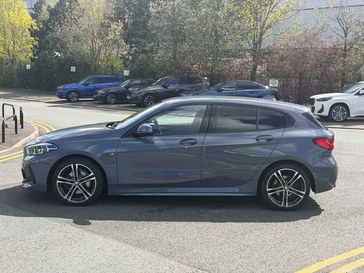 Gebraucht BMW 118 M Sport 140 PS (102 kW) 2020 Grau Kleinwagen