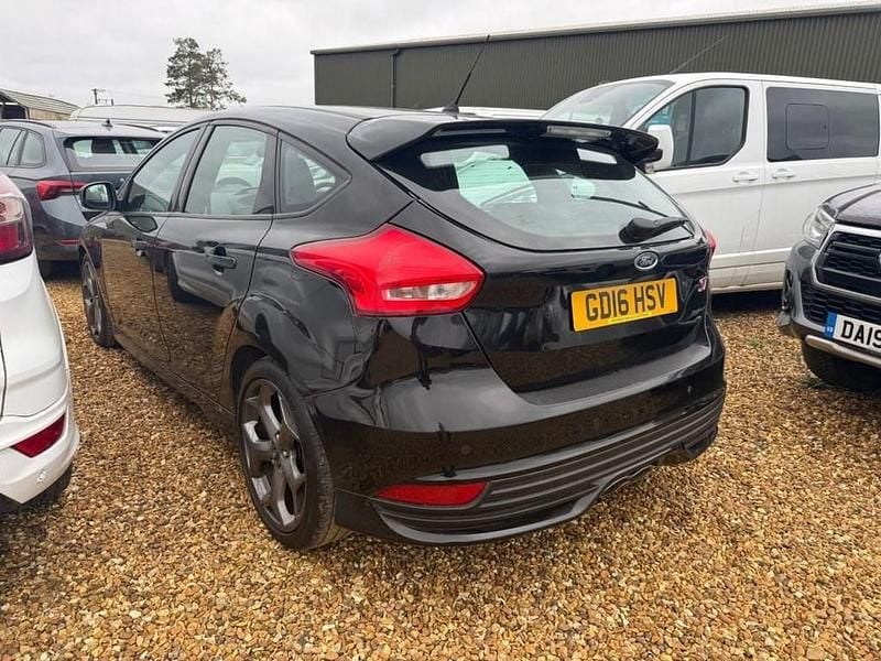 Used Ford Focus ST 185 HP (136 kW) 2016 Black Hatchback