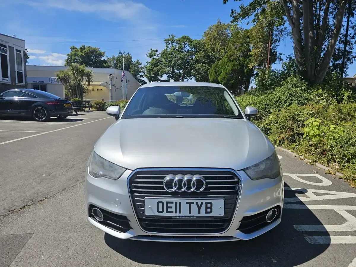 Used Audi A1 Sport 122 HP (89 kW) 2011 Silver Hatchback