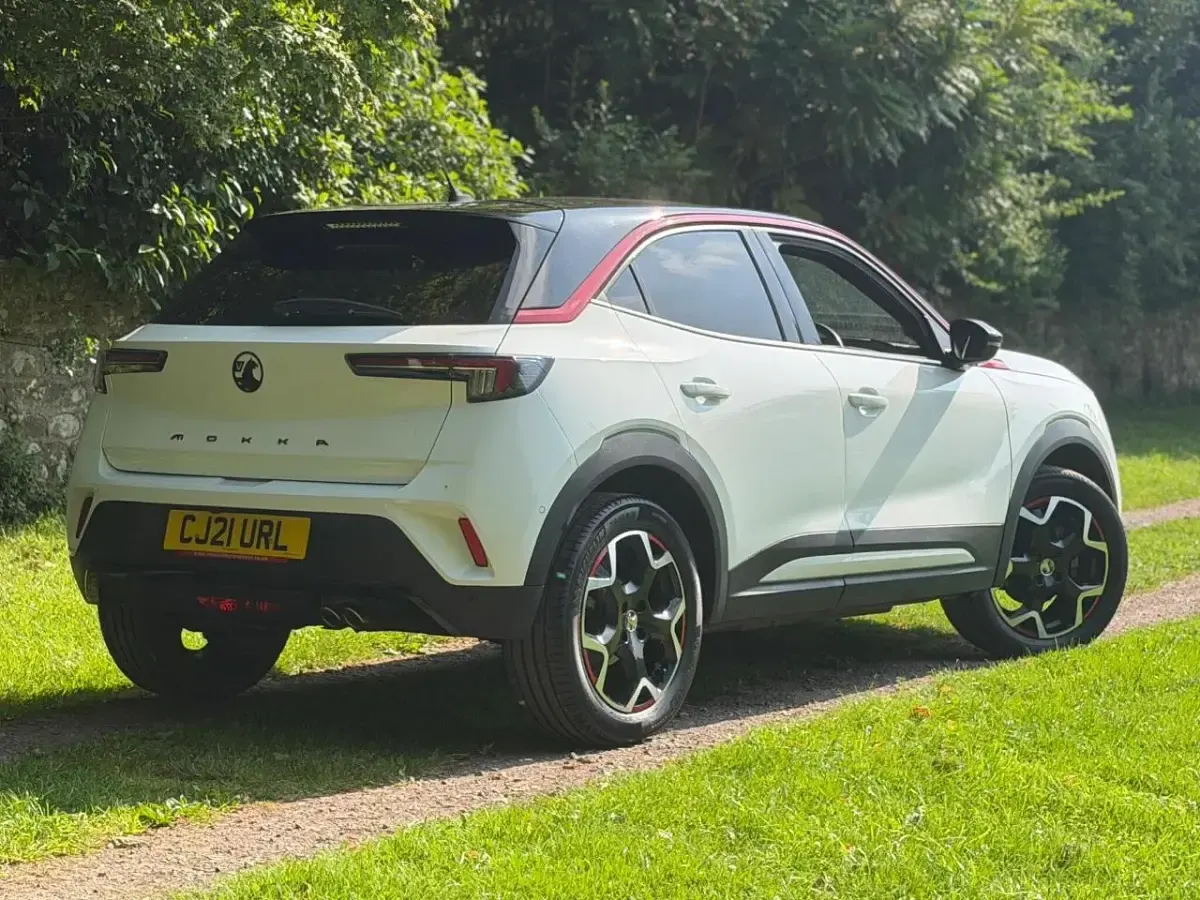 Used Vauxhall Mokka SRi 128 HP (94 kW) 2021 White SUV