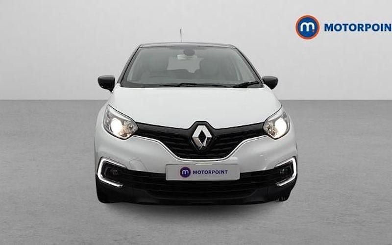Used Renault Captur Iconic 90 HP (66 kW) 2019 White/black SUV