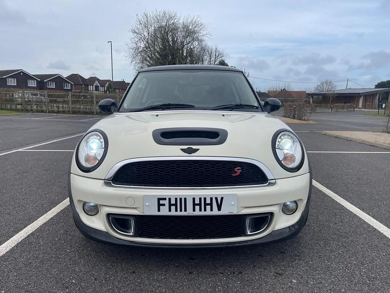 Begagnad Mini Cooper S Hatch 2011 Vit Halvkombi