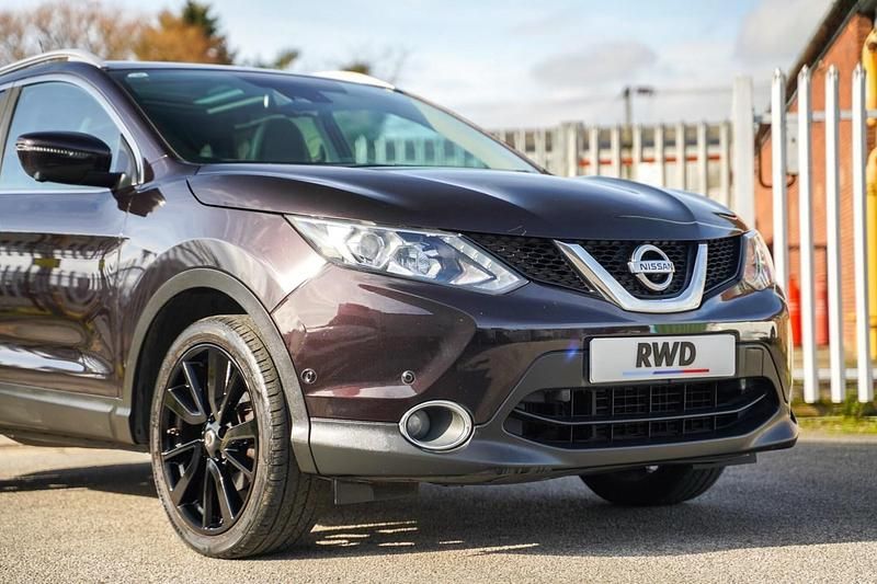 Used Nissan Qashqai Tekna 110 HP (80 kW) 2015 Black SUV