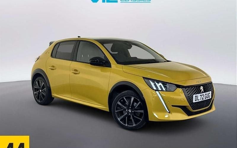 Used Peugeot 208 GT 102 HP (75 kW) 2023 Yellow Hatchback