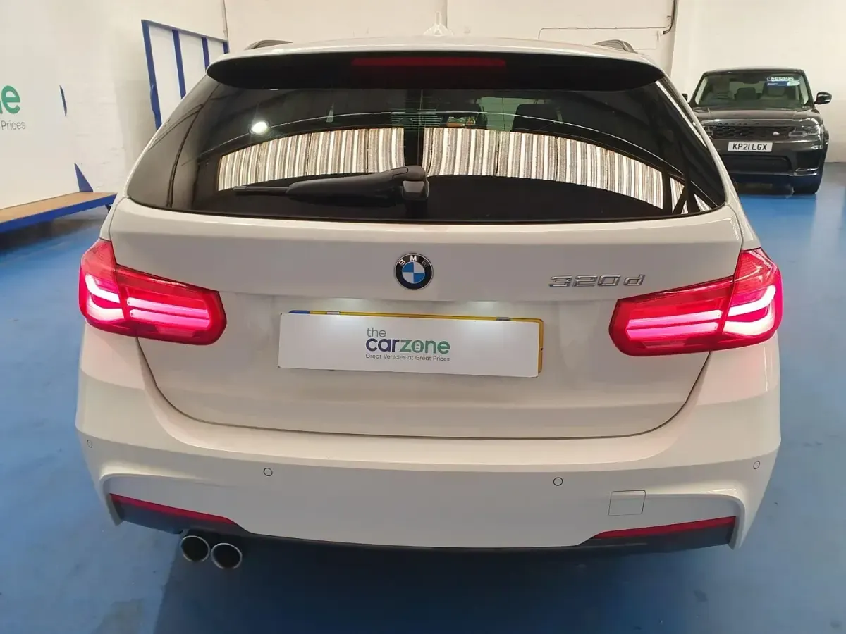 Begagnad BMW 320 M Sport 2015 Vit Kombi